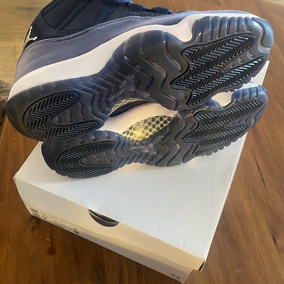 Jordan 11s Retro - Midnight Navy/White/Metallic Silver - Picture 7 of 9